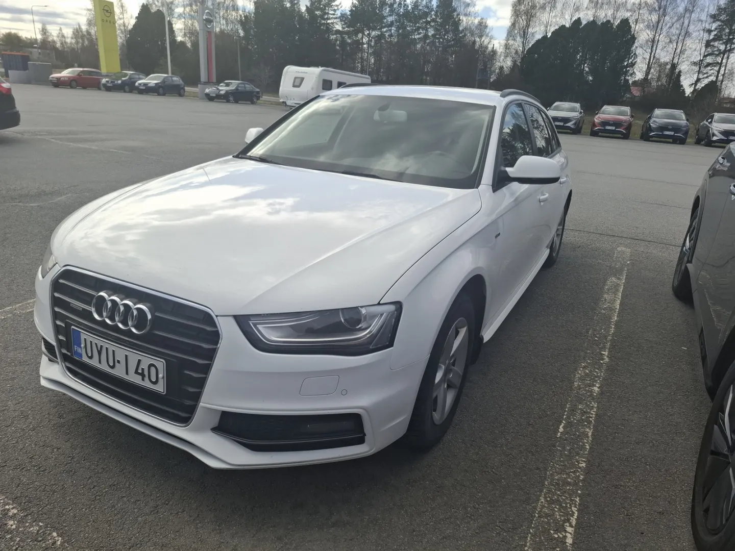 AUDI A4 UYU-140 carousel image
