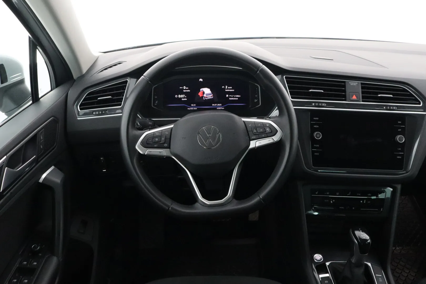 VOLKSWAGEN Tiguan KTX-135 carousel image