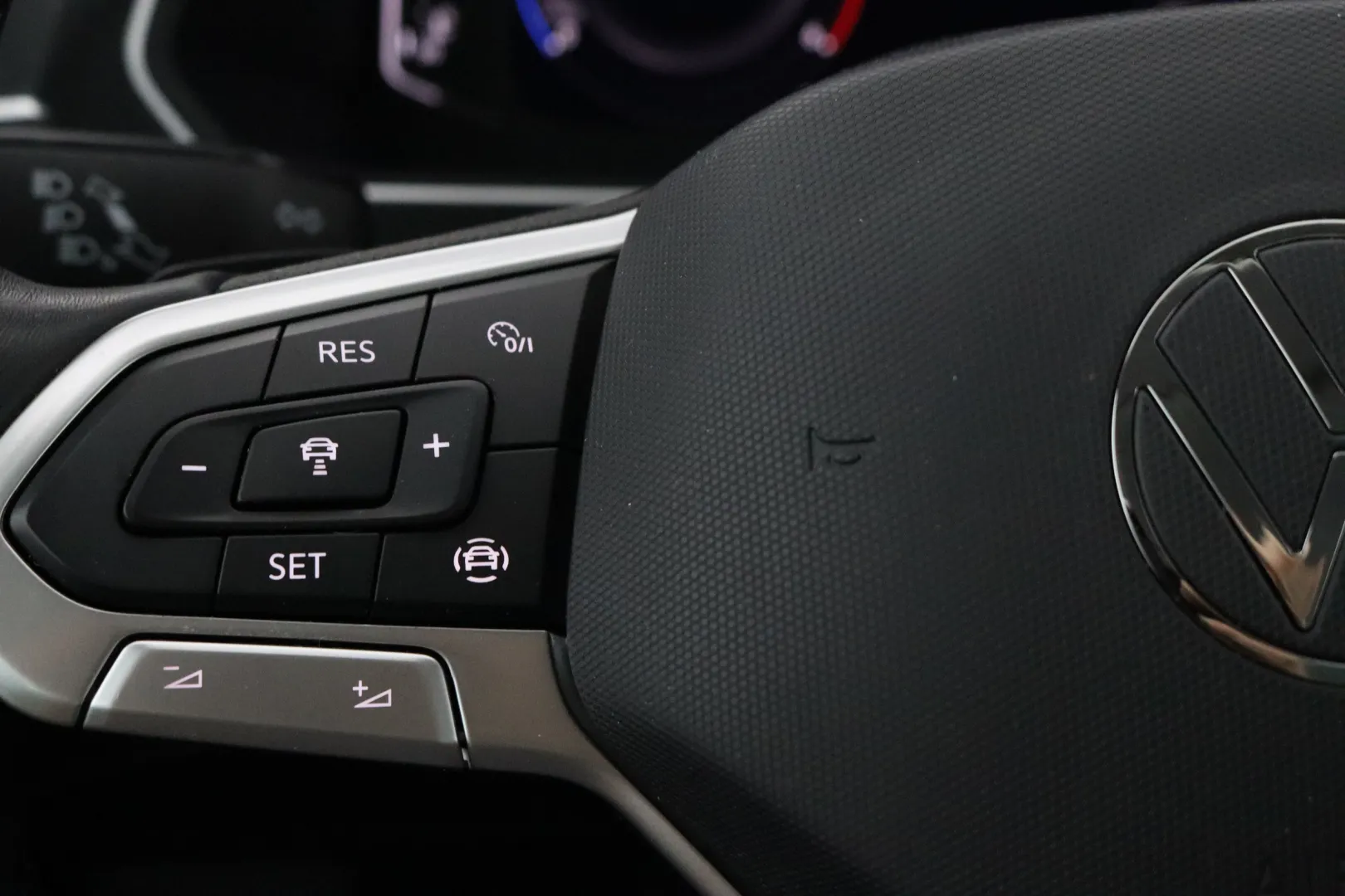 VOLKSWAGEN Tiguan KTX-135 carousel image