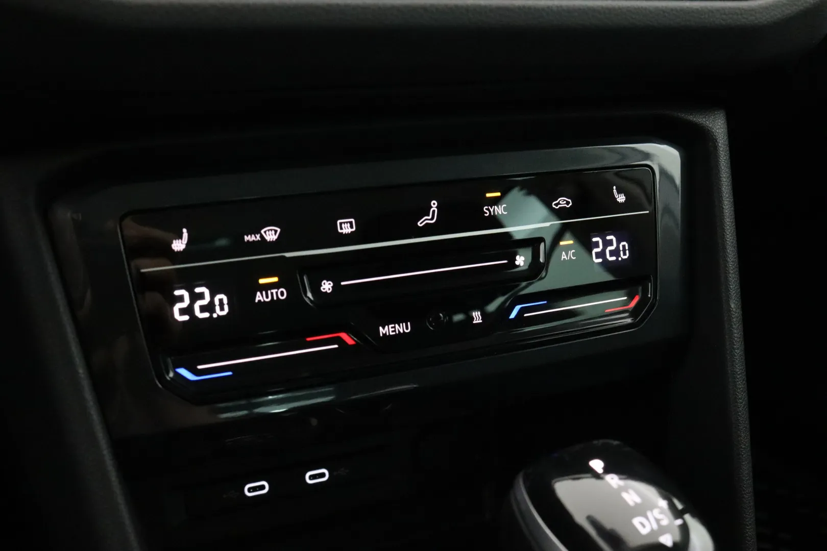 VOLKSWAGEN Tiguan KTX-135 carousel image