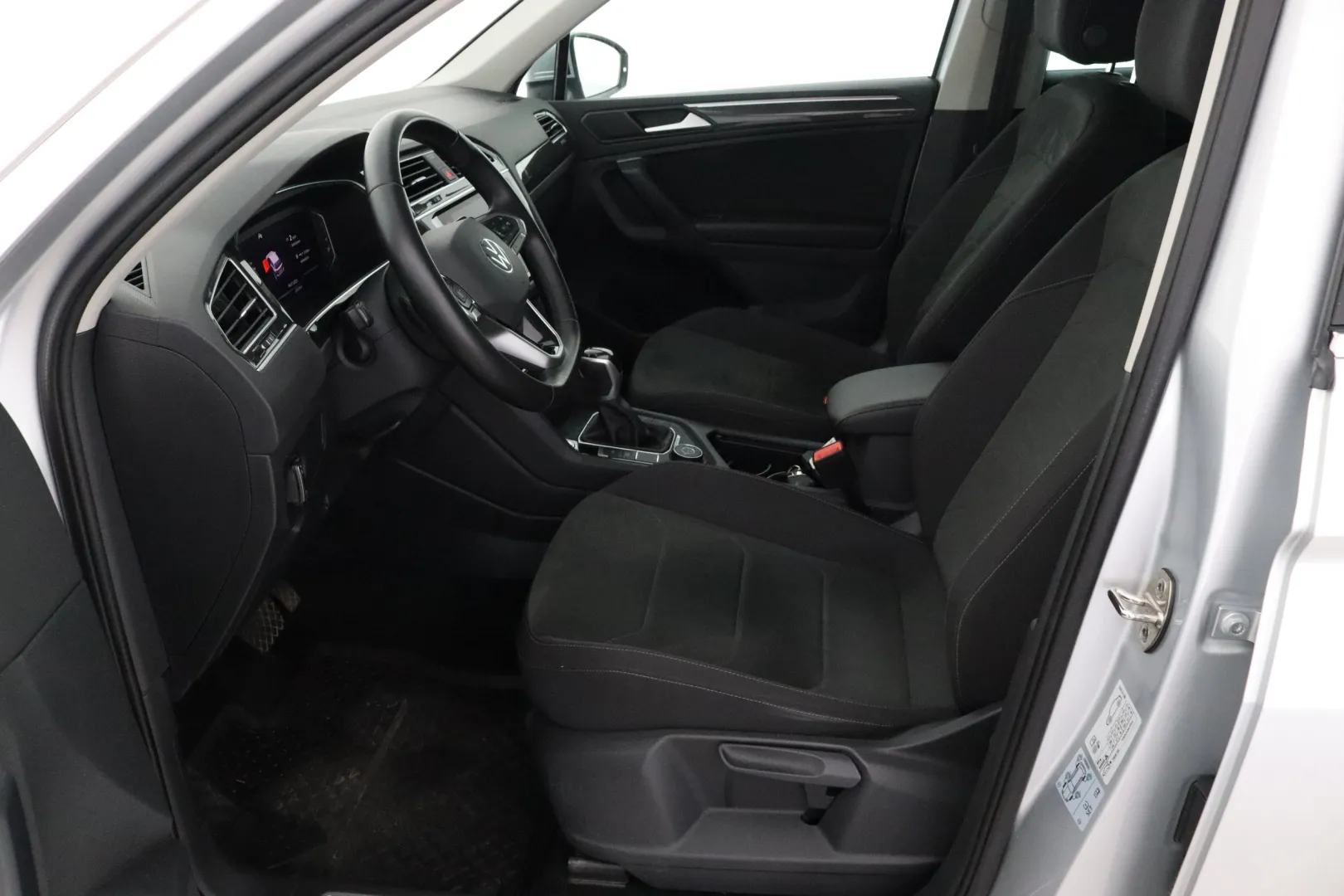 VOLKSWAGEN Tiguan KTX-135 carousel image