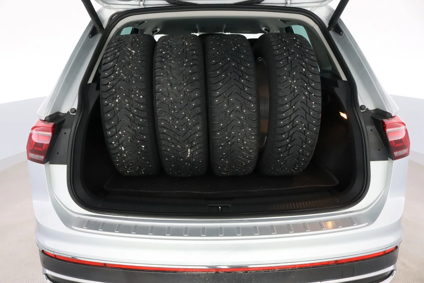 VOLKSWAGEN Tiguan KTX-135 carousel image