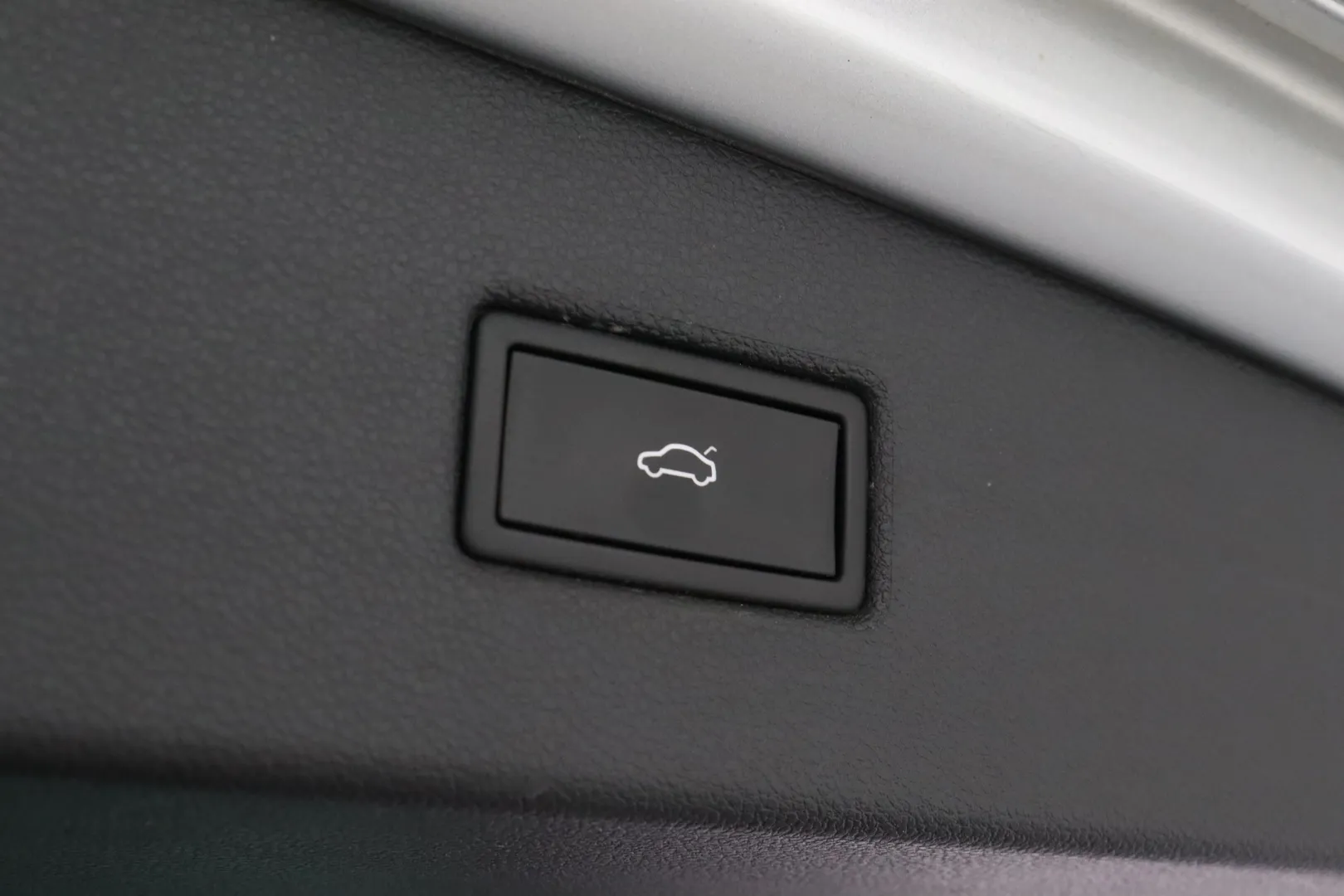 VOLKSWAGEN Tiguan KTX-135 carousel image