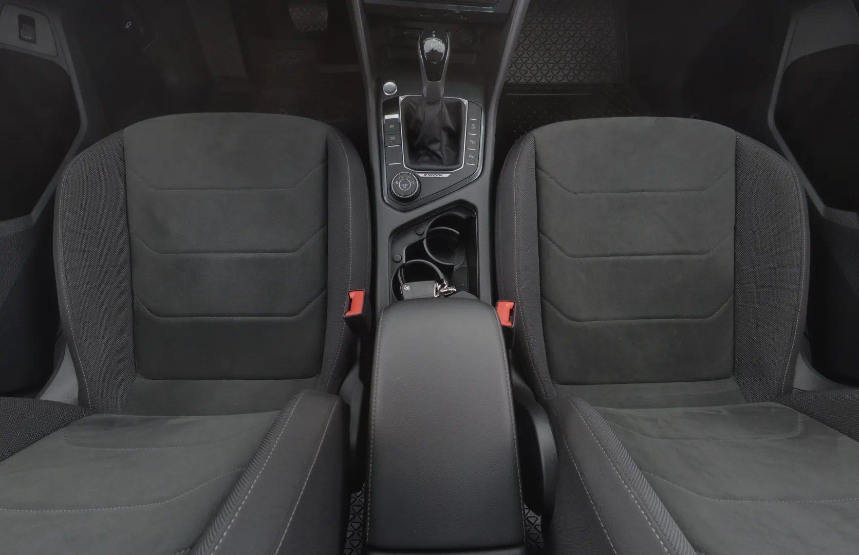 VOLKSWAGEN Tiguan KTX-135 carousel image