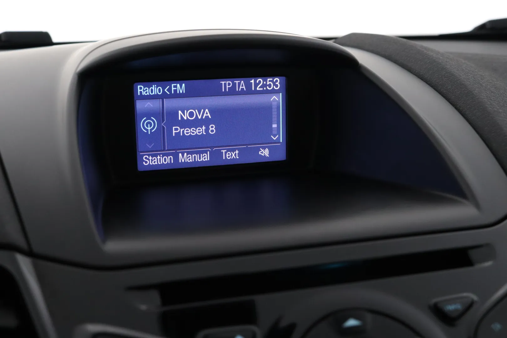 FORD Fiesta ZKU-165 carousel image