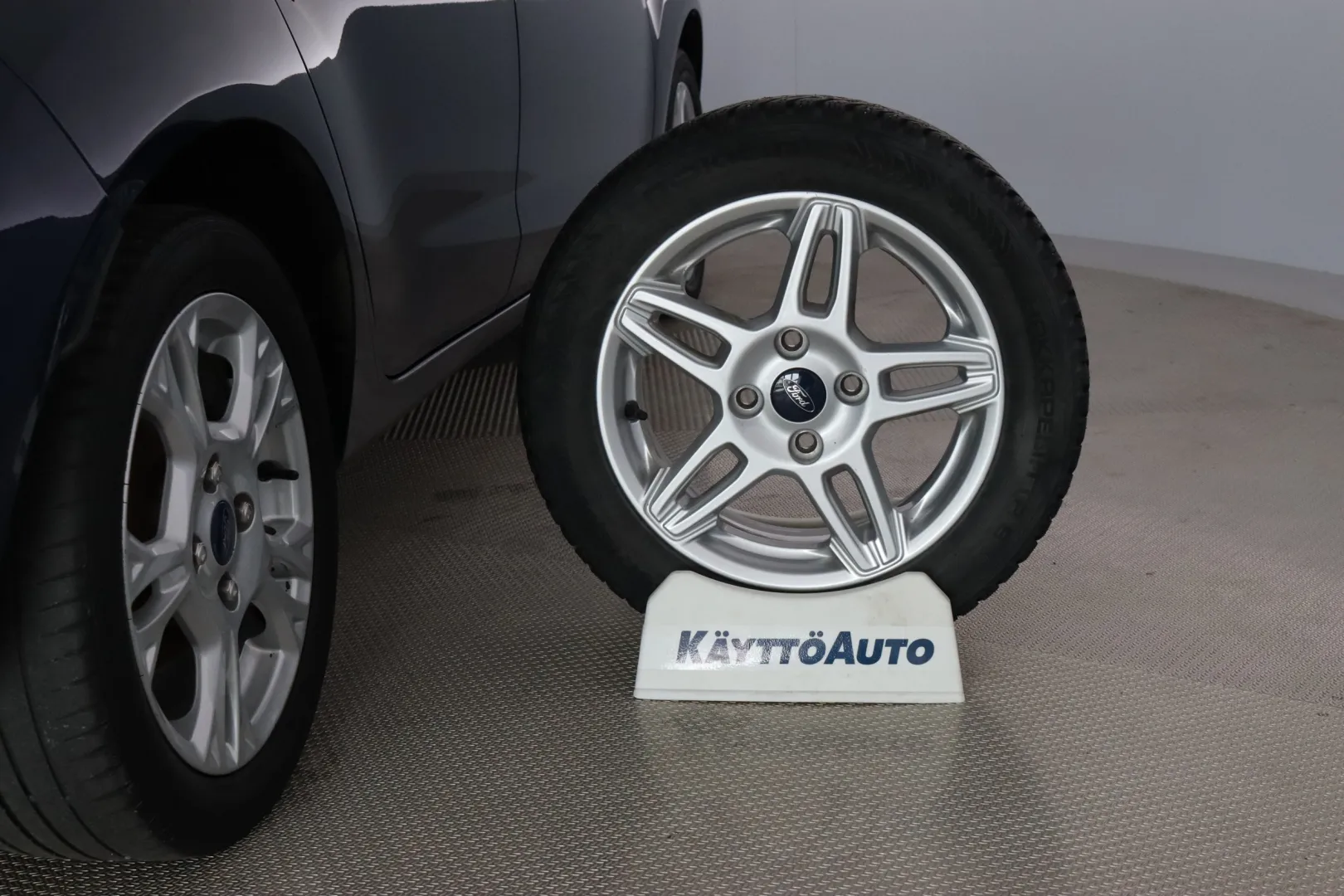 FORD Fiesta ZKU-165 carousel image