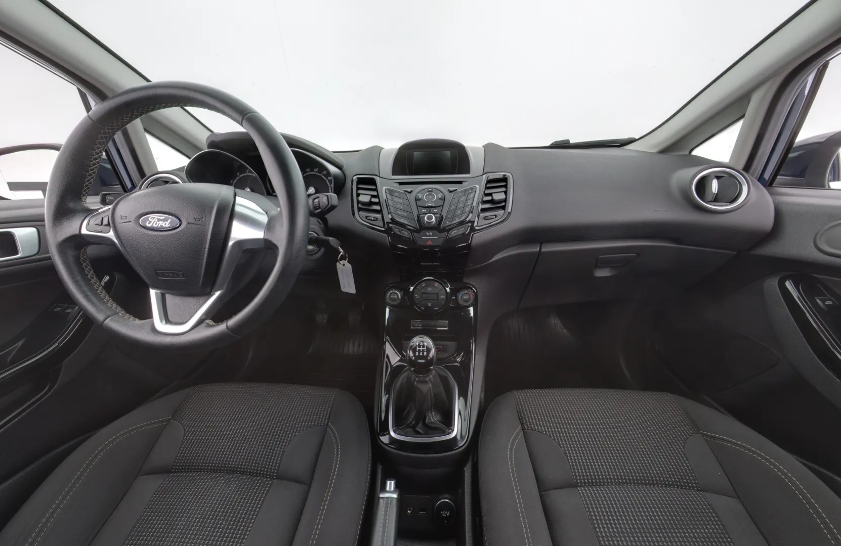 FORD Fiesta ZKU-165 carousel image