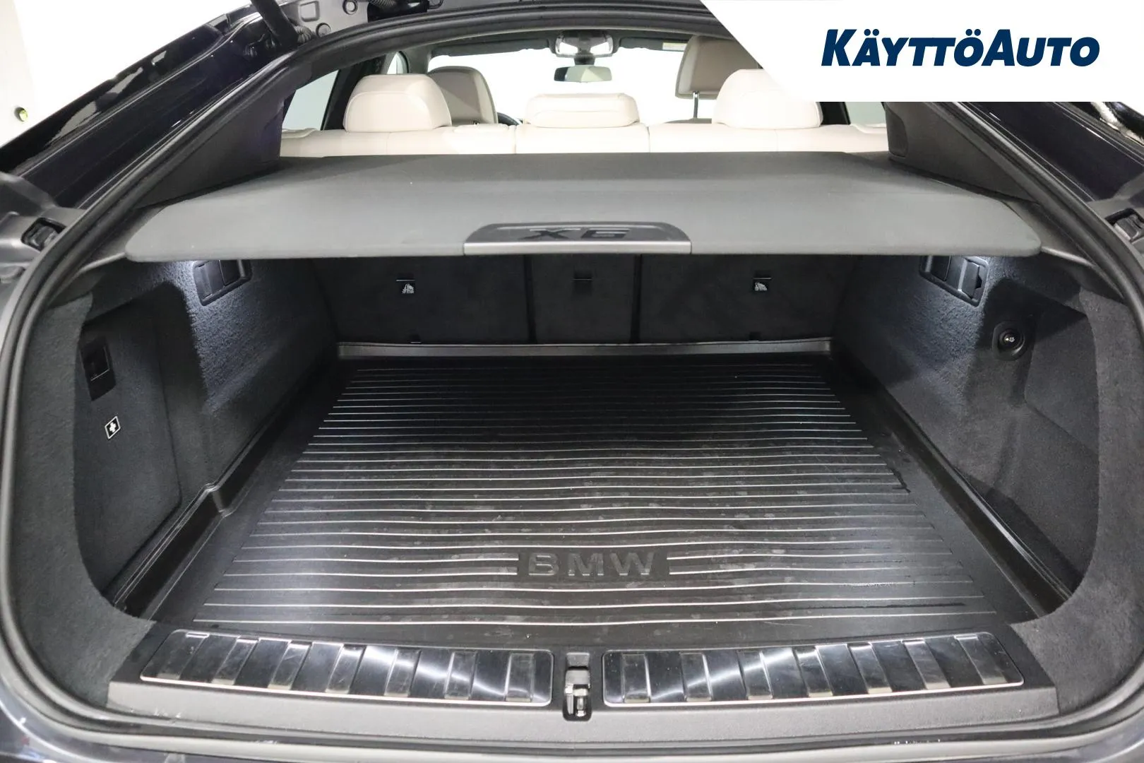 BMW X6 MVY-840 carousel image