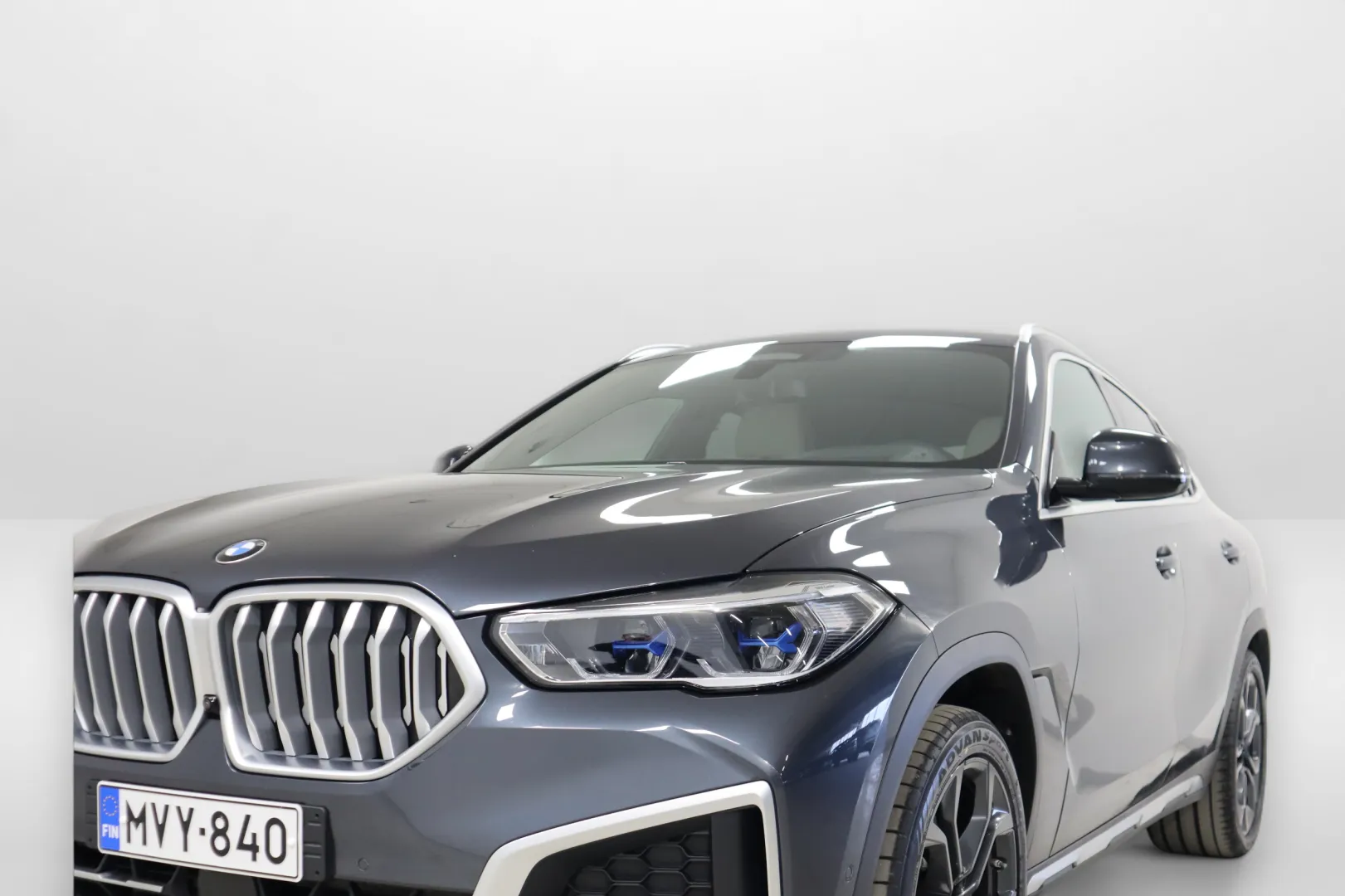 BMW X6 MVY-840 carousel image