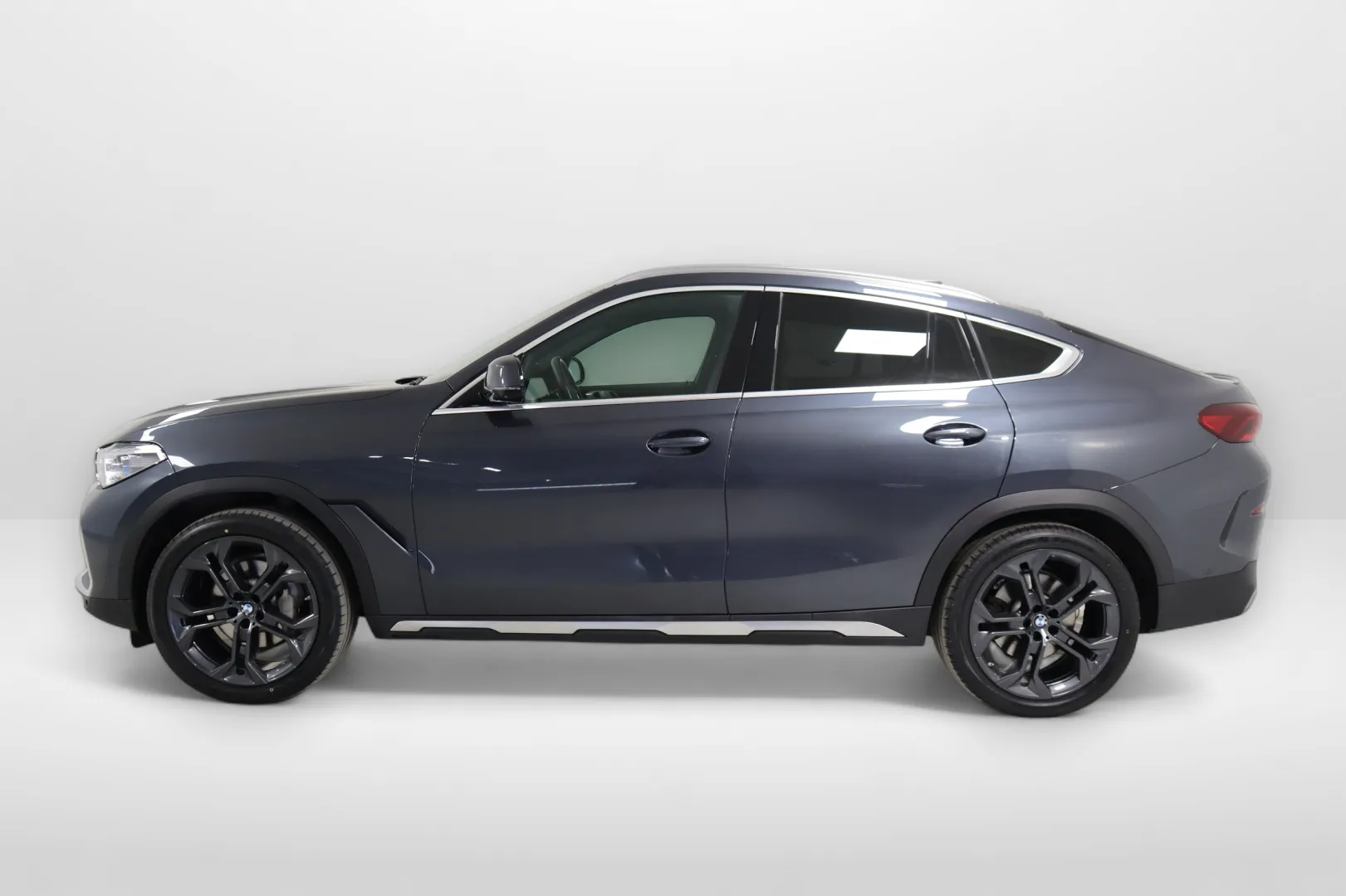 BMW X6 MVY-840 carousel image