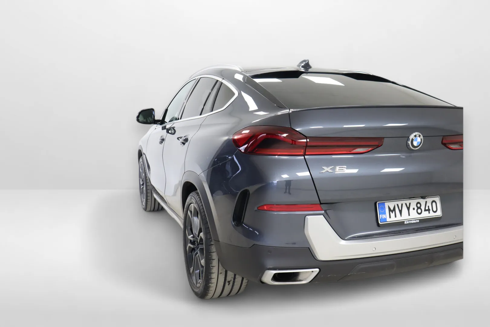 BMW X6 MVY-840 carousel image