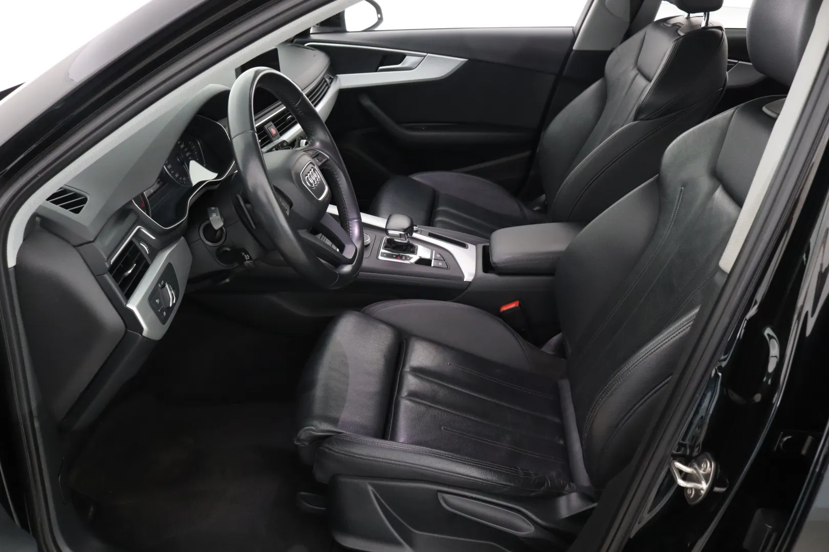 AUDI A4 CRL-794 carousel image