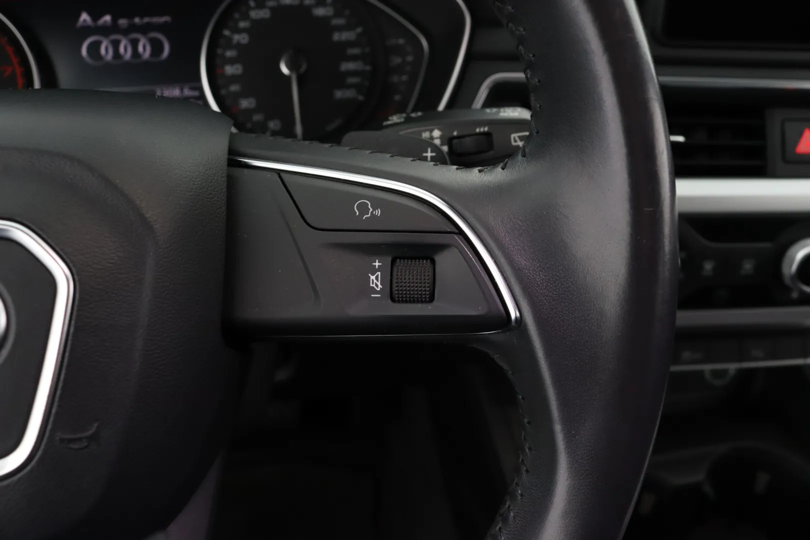 AUDI A4 CRL-794 carousel image