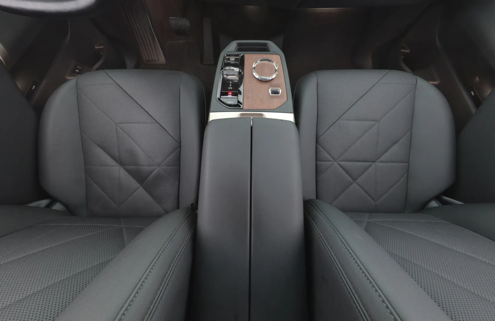 BMW iX IRK-471 carousel image