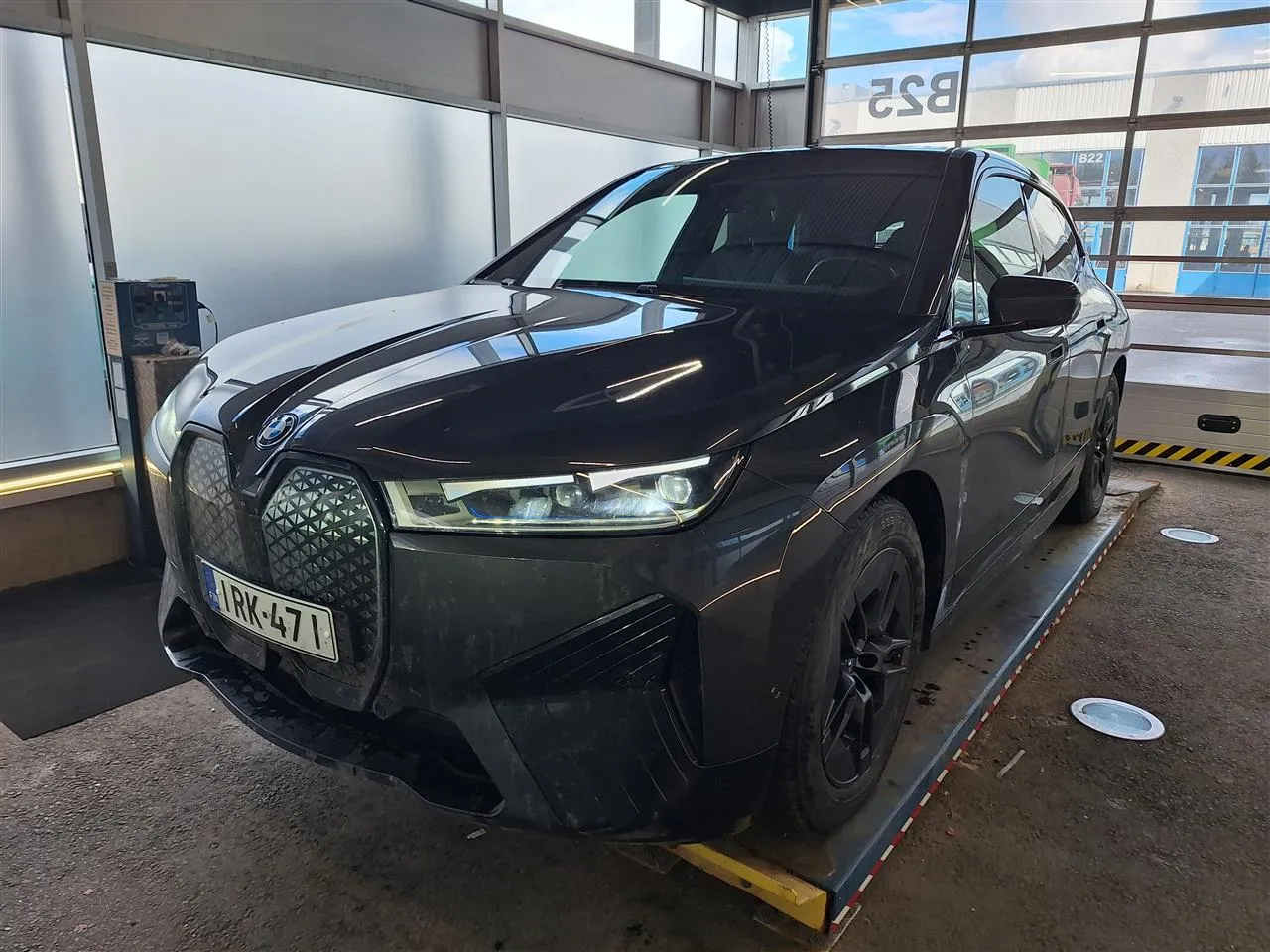 BMW iX IRK-471 carousel image