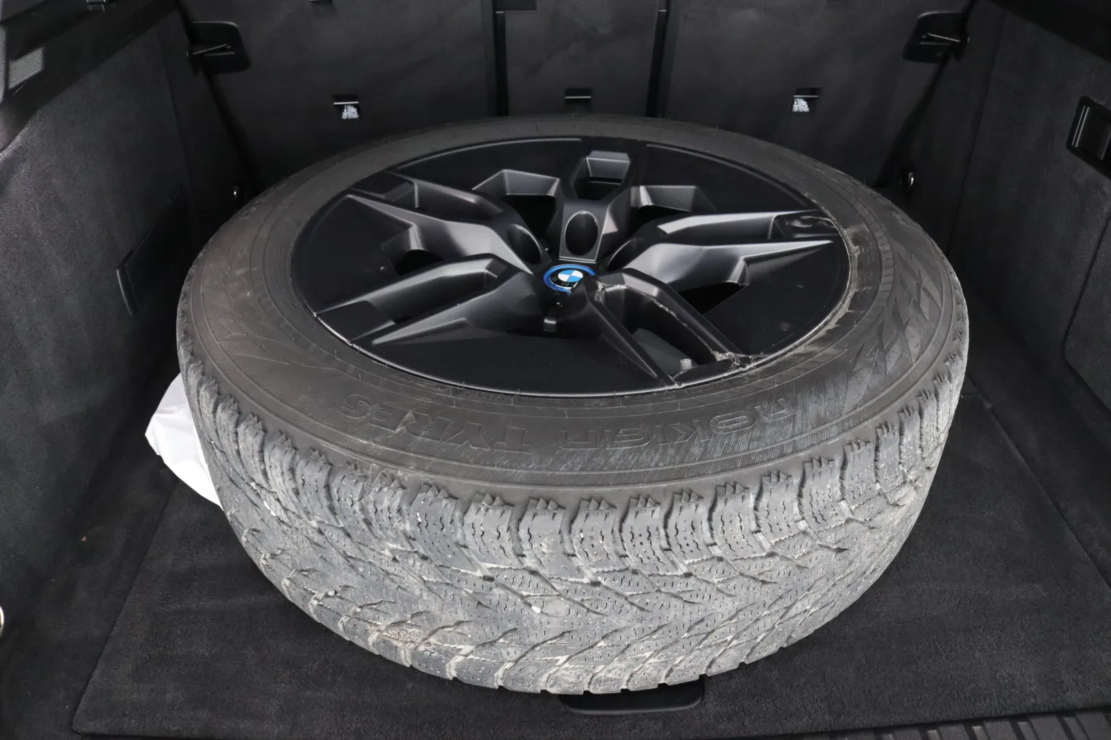 BMW iX IRK-471 carousel image