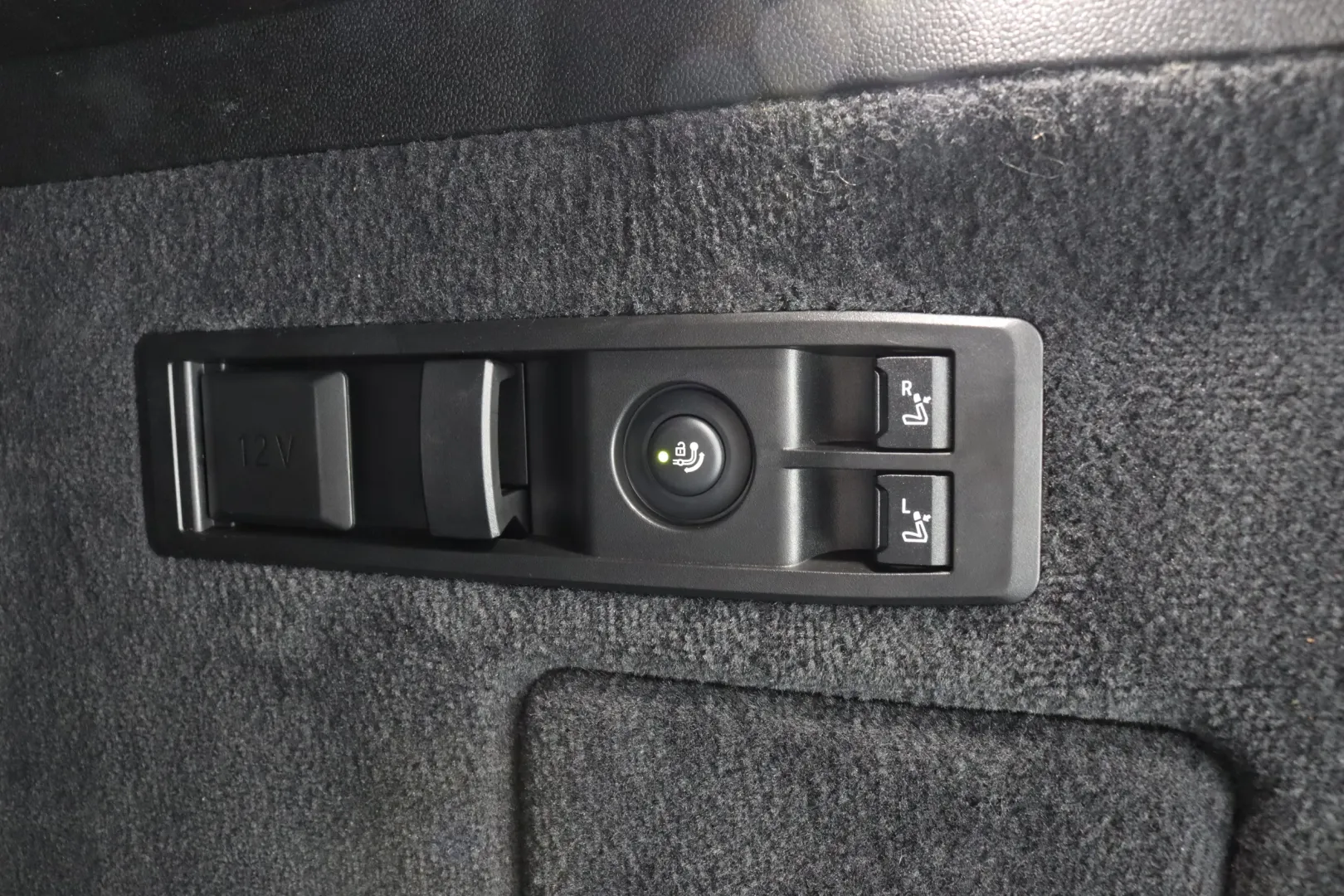 BMW iX IRK-471 carousel image