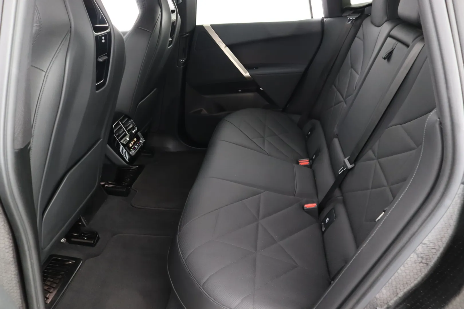 BMW iX IRK-471 carousel image