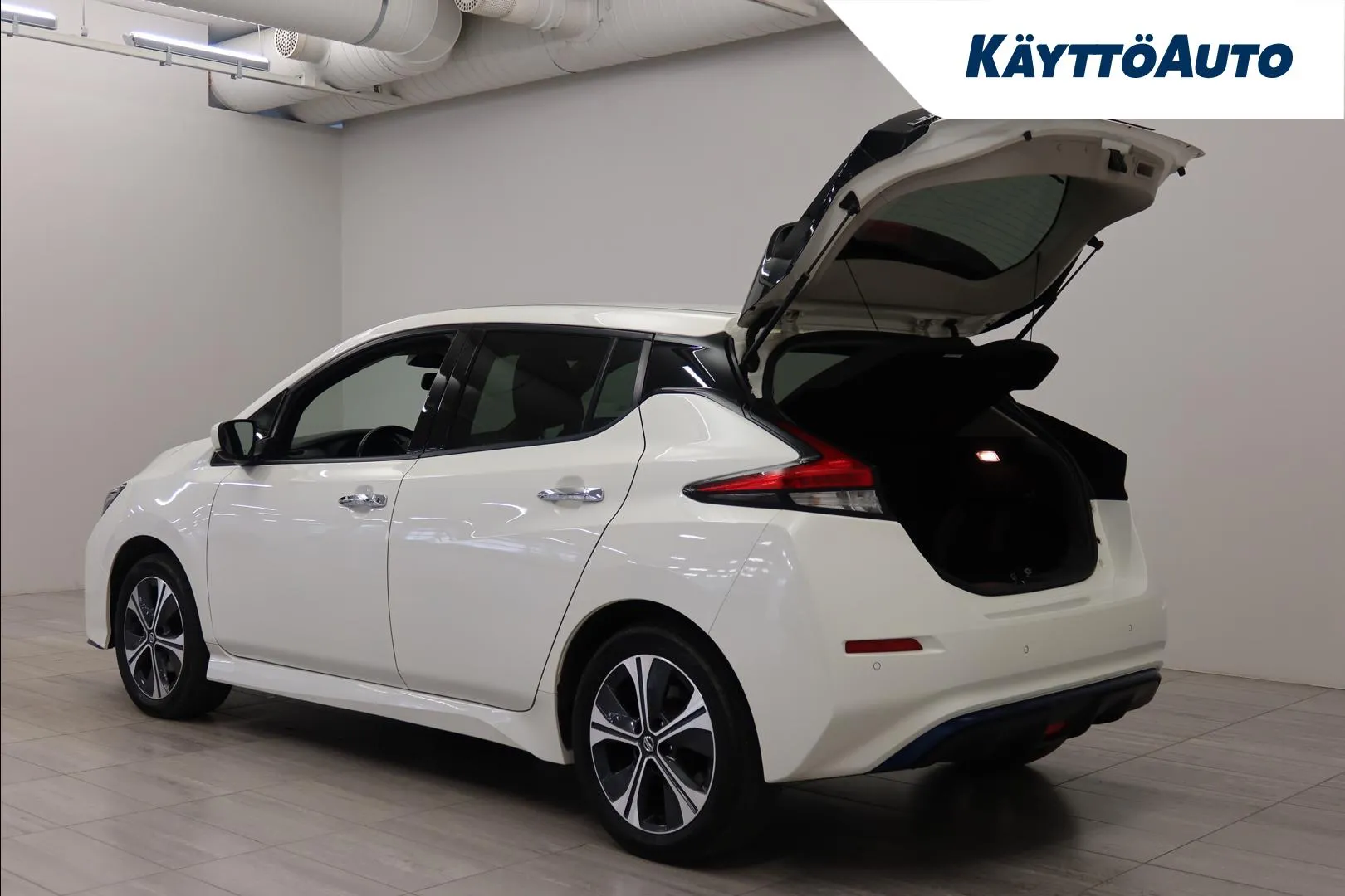 NISSAN Leaf SOM-757 carousel image