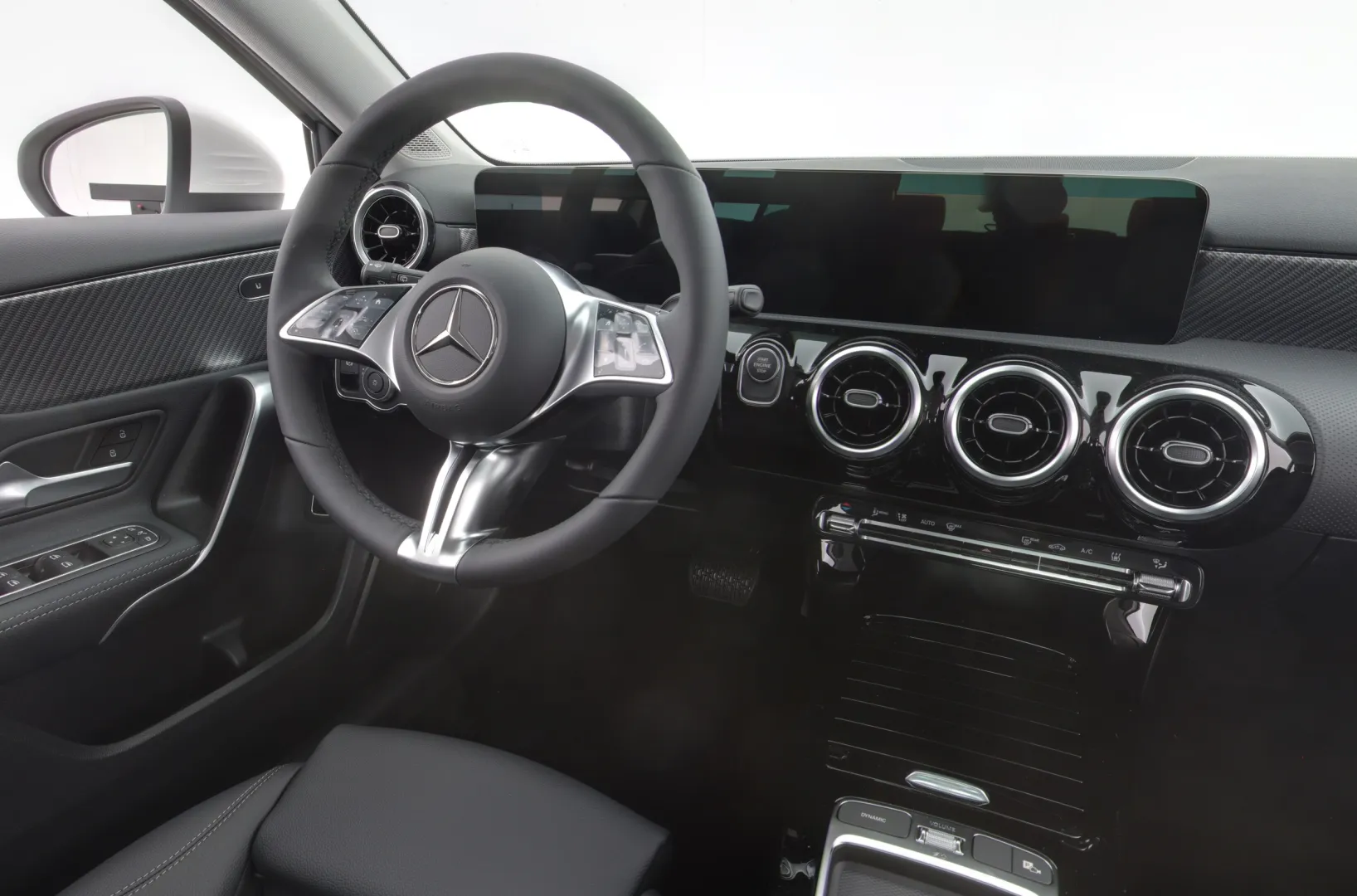 Mercedes-Benz A RXN-811 carousel image