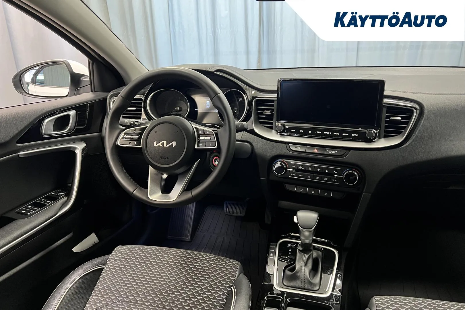 KIA XCeed SPJ-892 carousel image