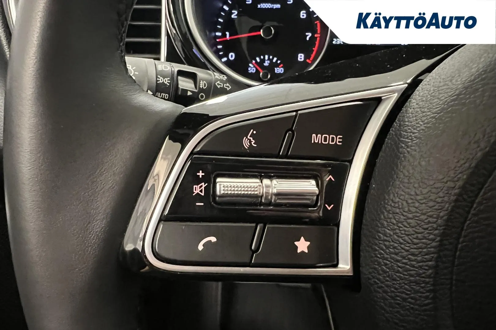 KIA XCeed SPJ-892 carousel image