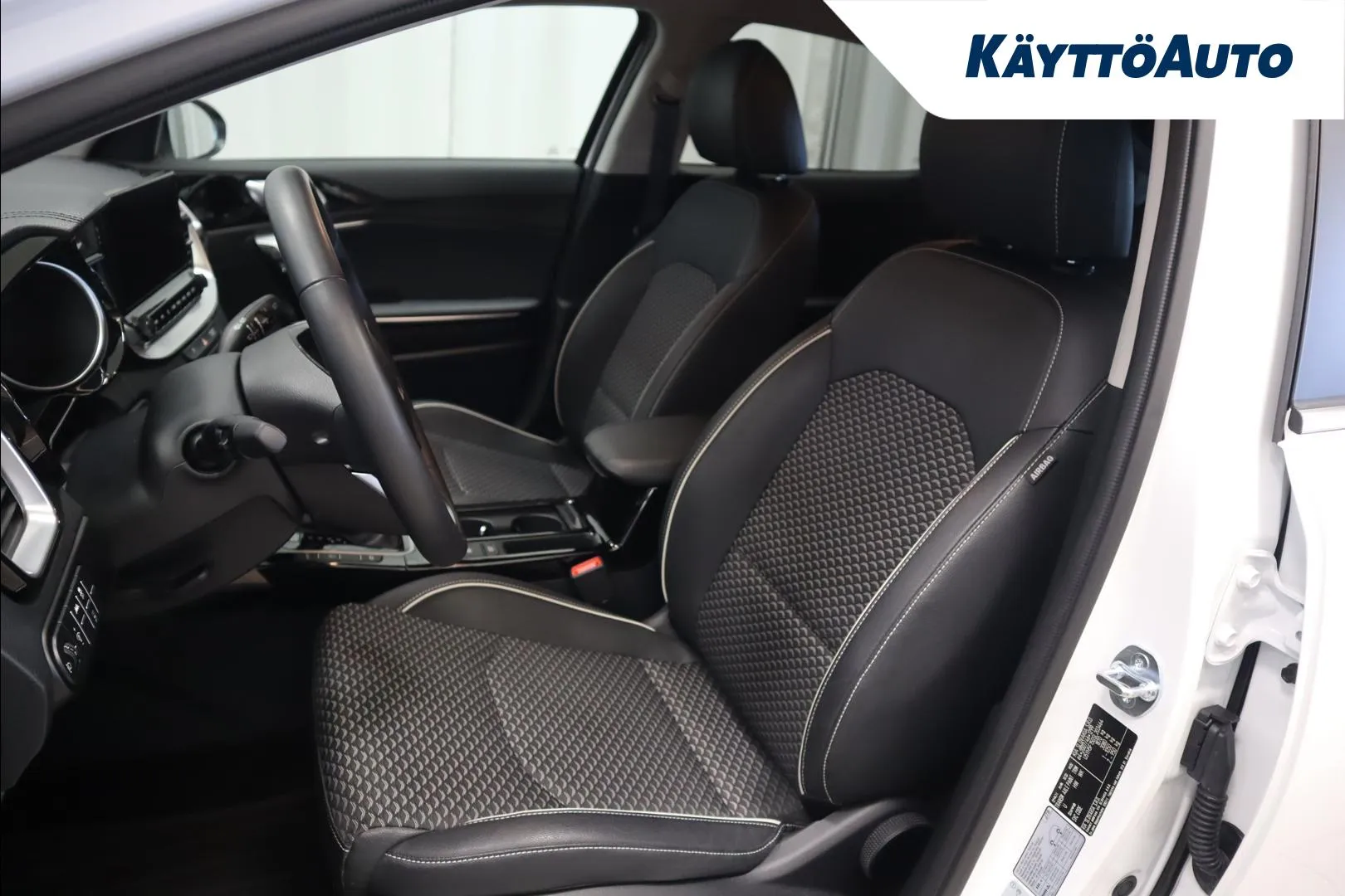 KIA XCeed SPJ-892 carousel image