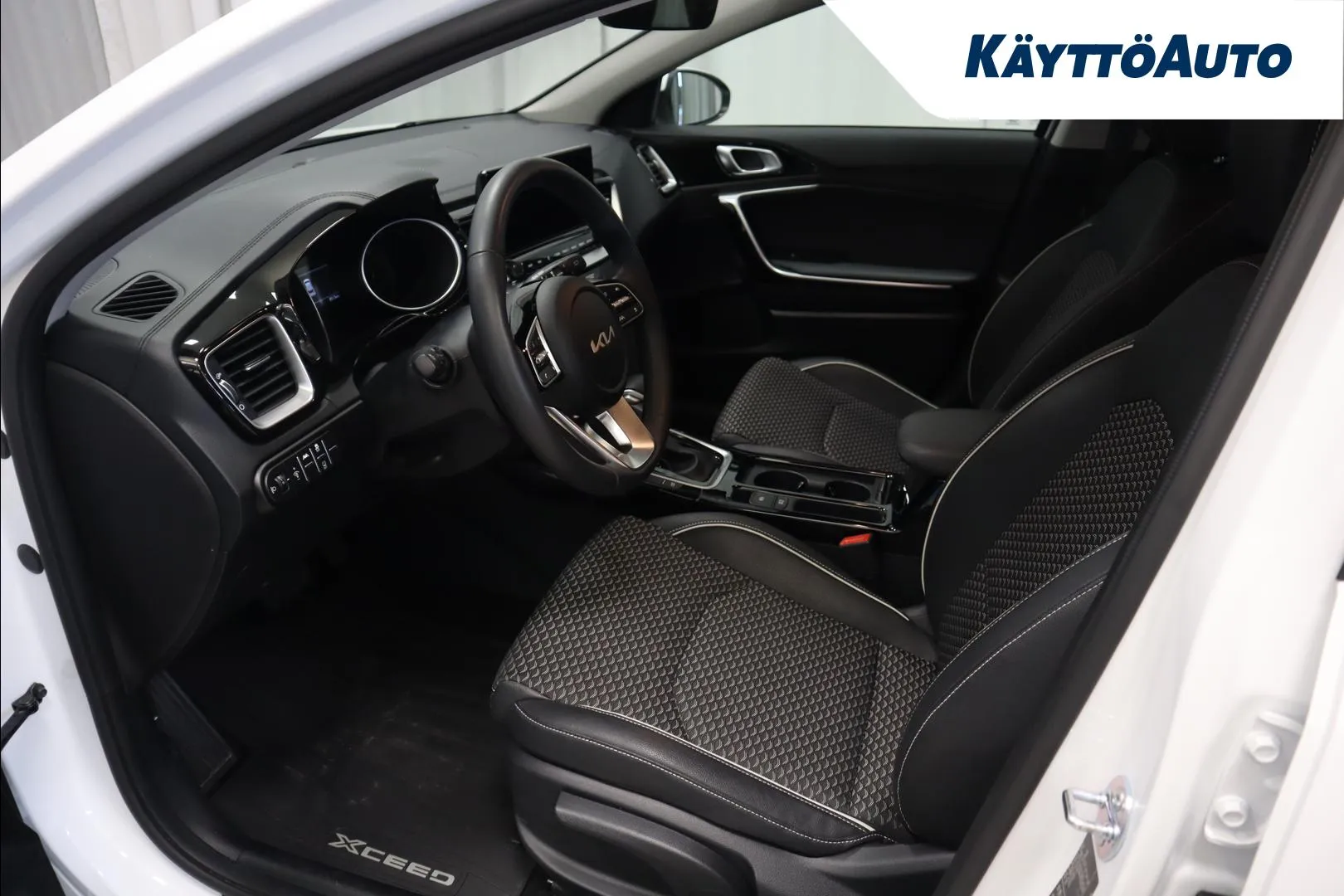 KIA XCeed SPJ-892 carousel image