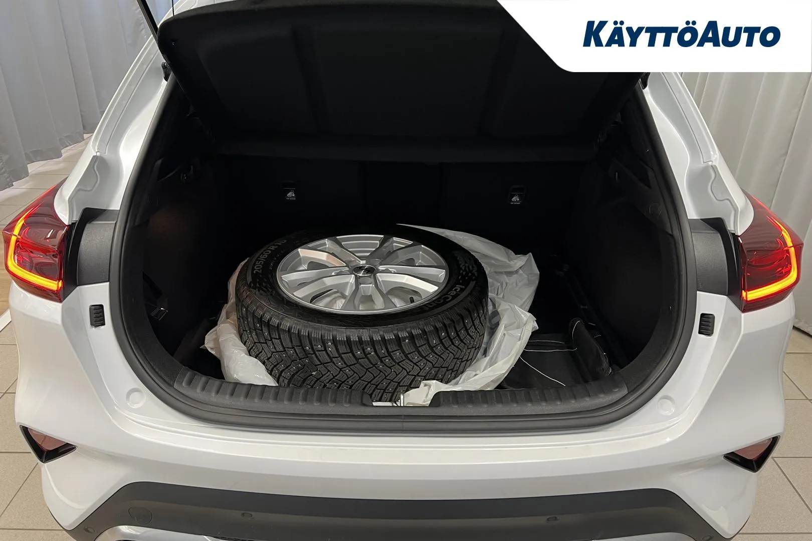 KIA XCeed SPJ-892 carousel image