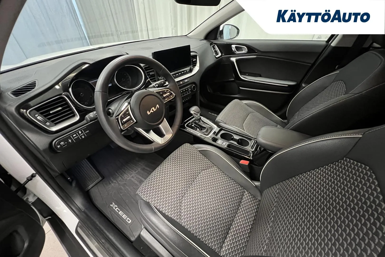 KIA XCeed SPJ-892 carousel image