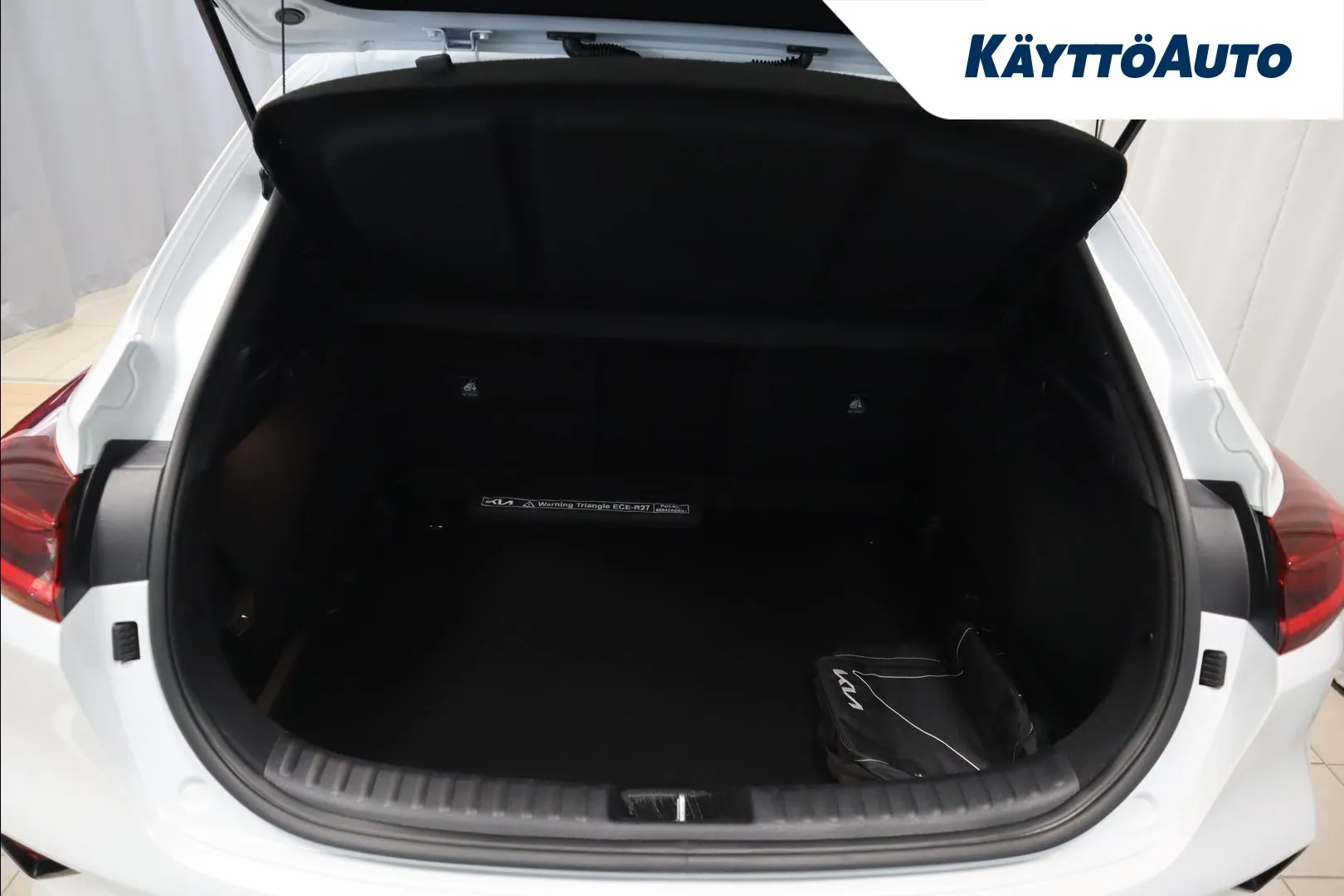 KIA XCeed SPJ-892 carousel image