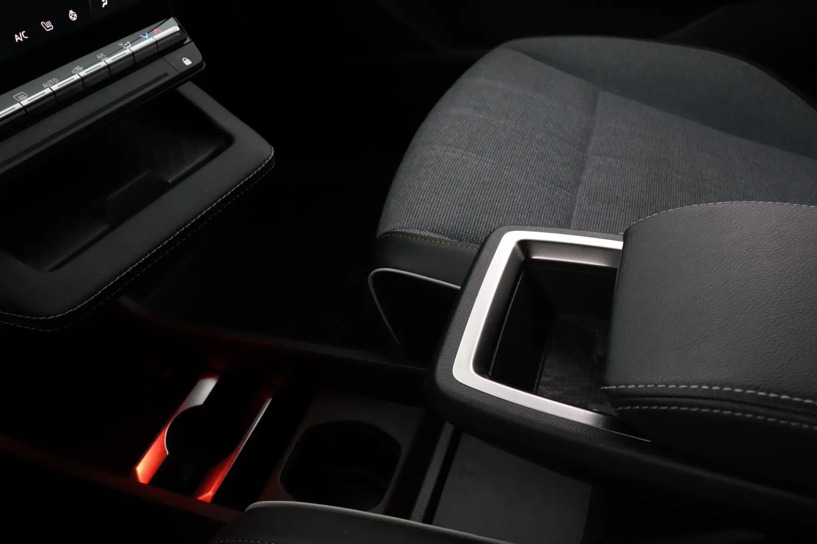 RENAULT Megane XRL-695 carousel image