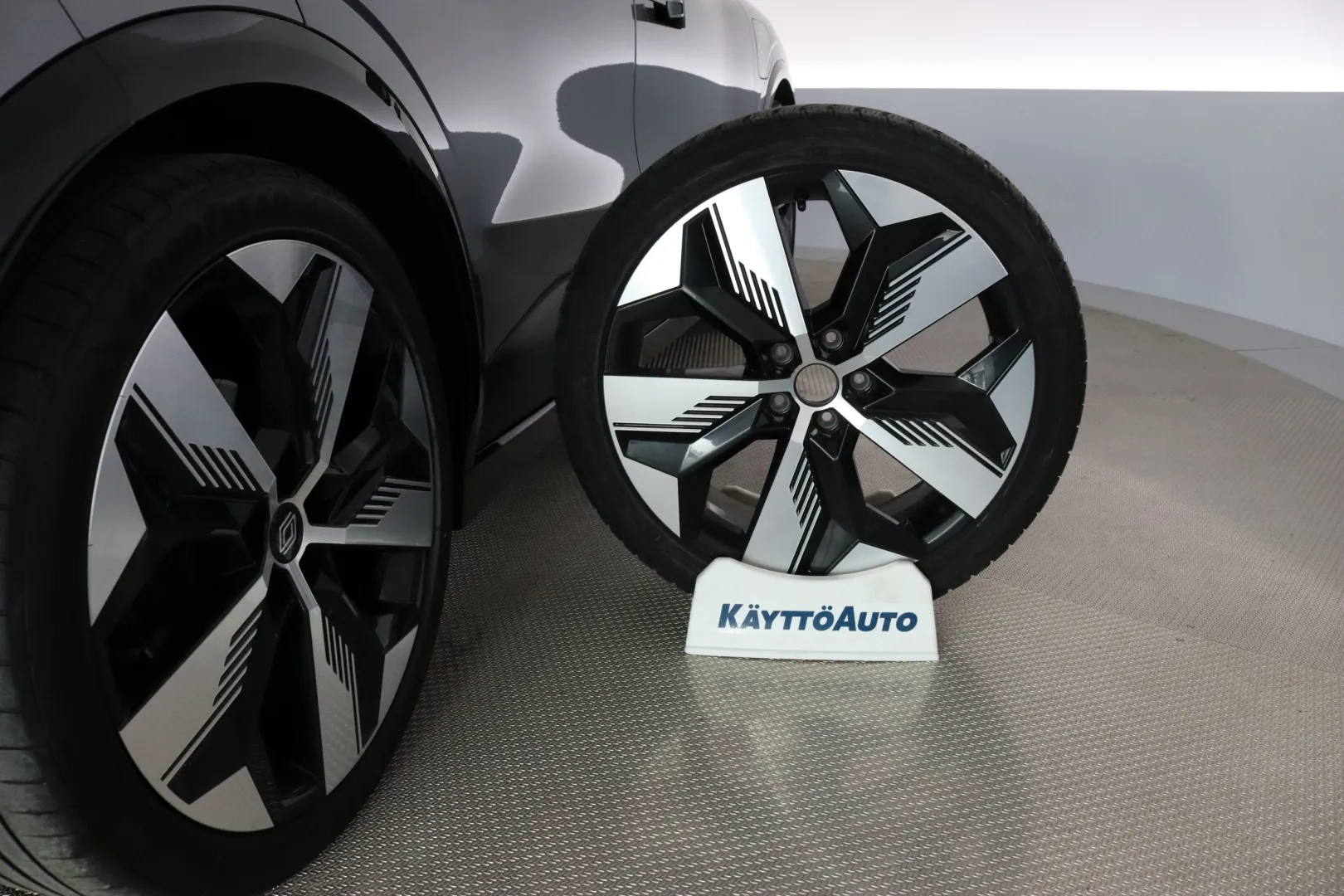 RENAULT Megane XRL-695 carousel image