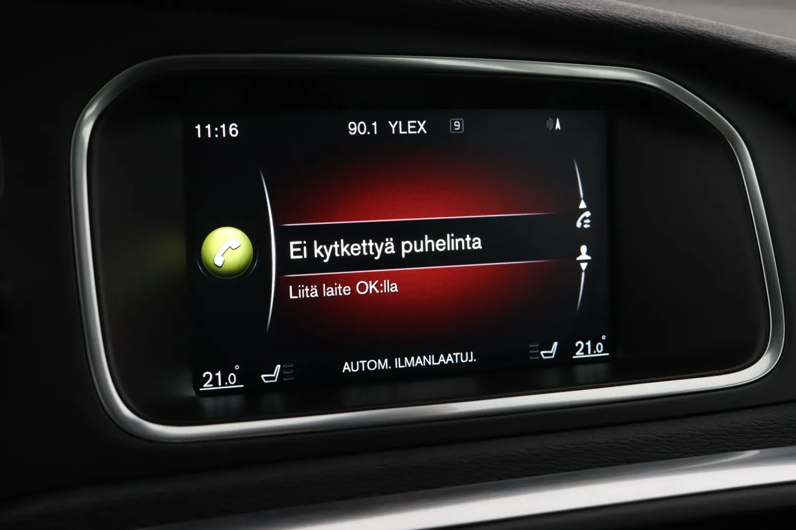 VOLVO V40 XNN-448 carousel image