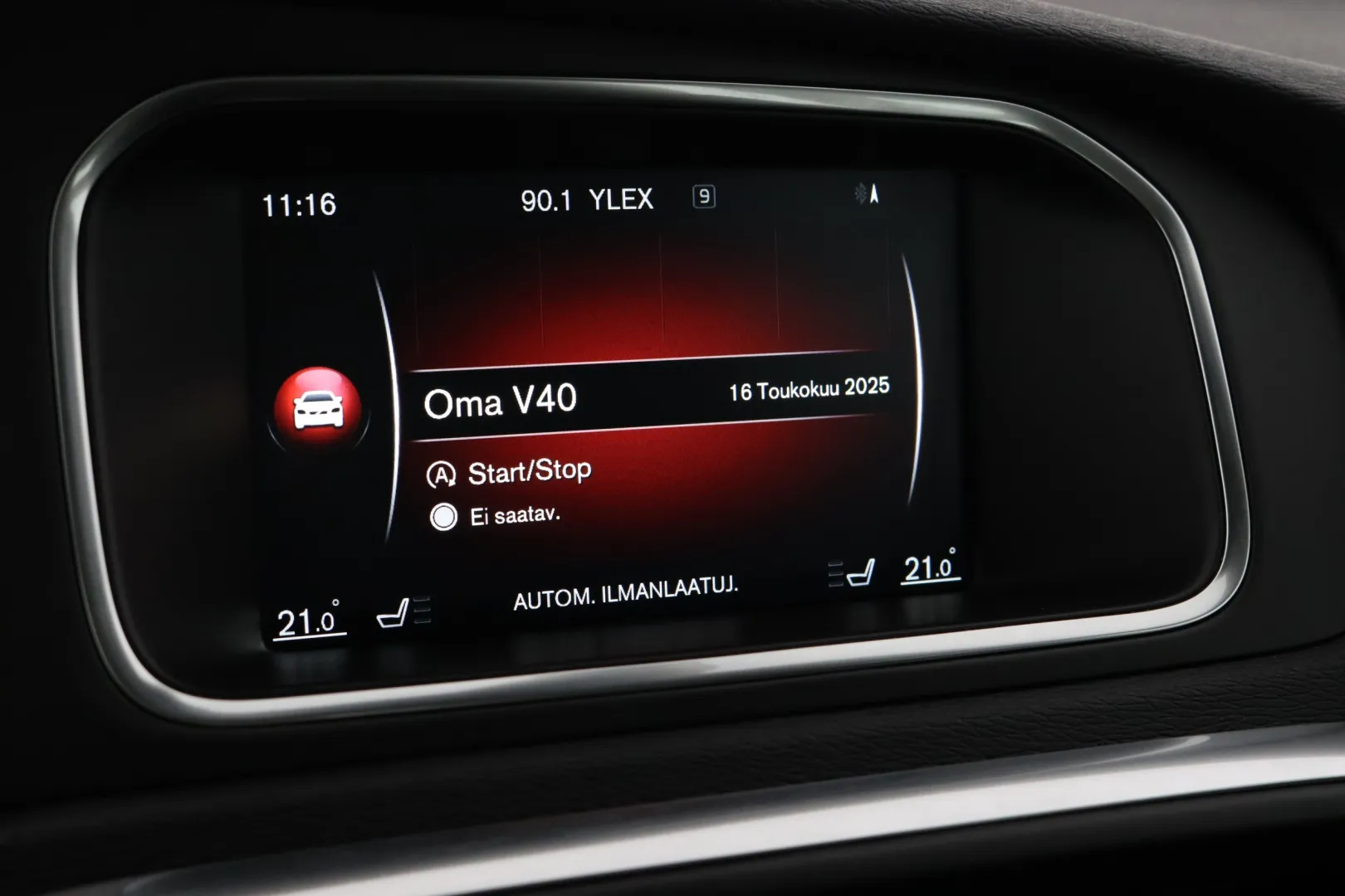 VOLVO V40 XNN-448 carousel image