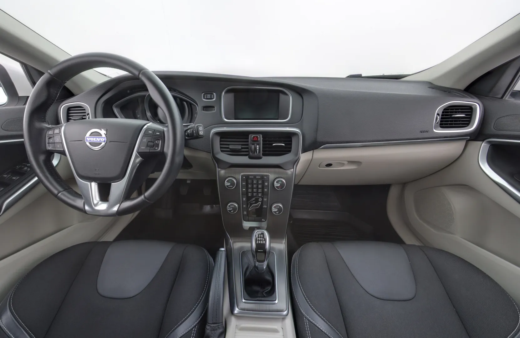 VOLVO V40 XNN-448 carousel image