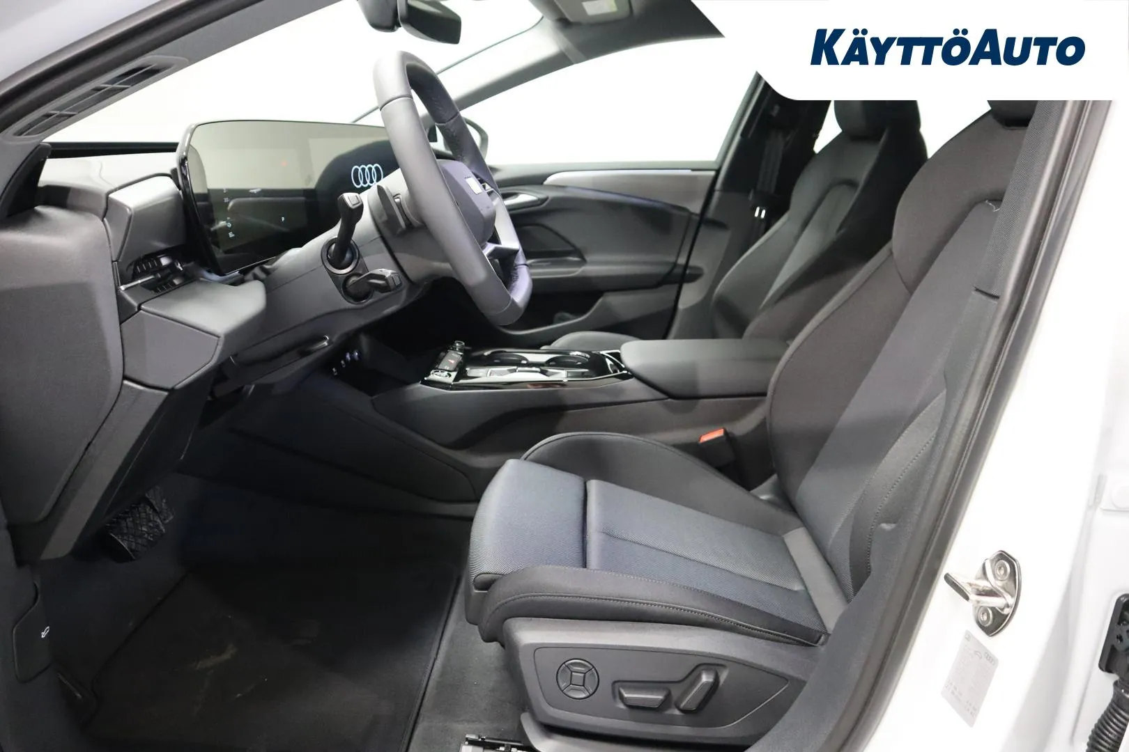 Audi A6 e-tron RXM-472 carousel image