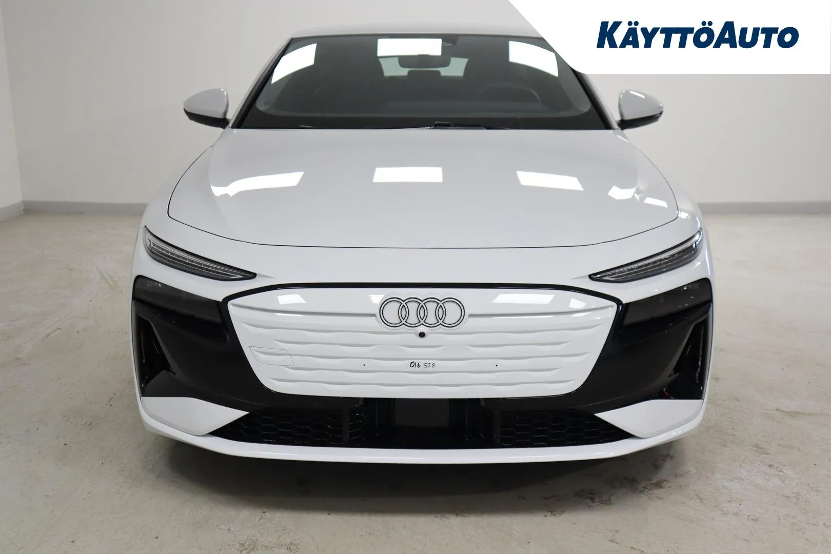 Audi A6 e-tron RXM-472 carousel image