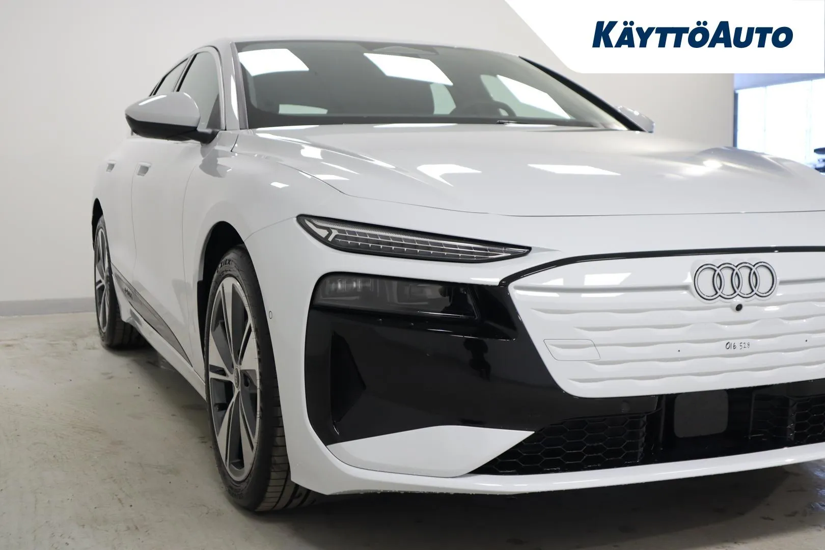 Audi A6 e-tron RXM-472 carousel image