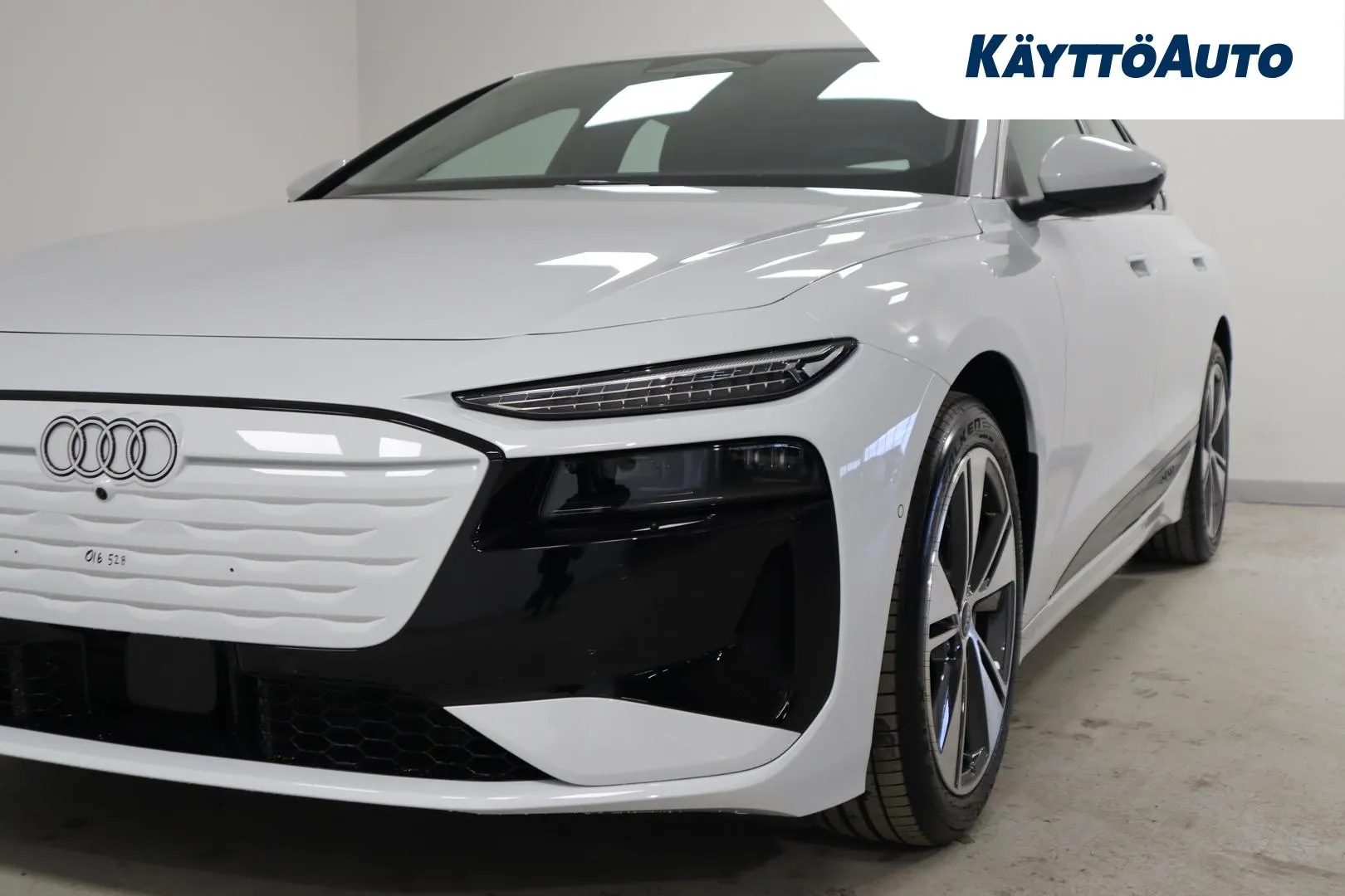 Audi A6 e-tron RXM-472 carousel image
