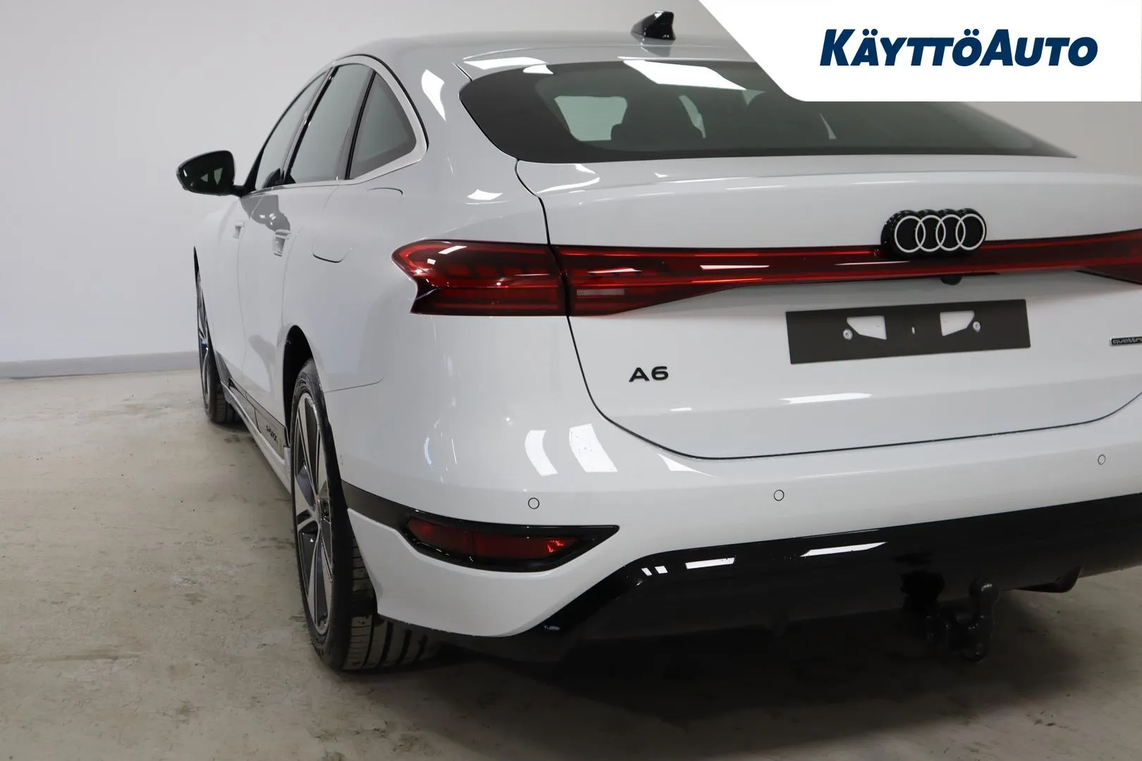 Audi A6 e-tron RXM-472 carousel image