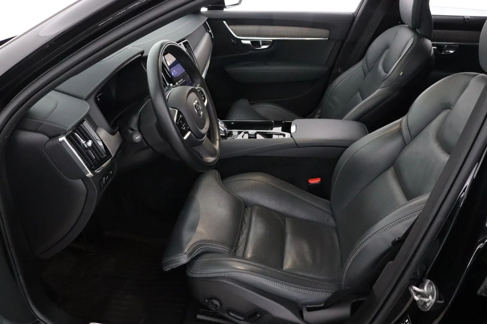 VOLVO V90 MPE-710 carousel image