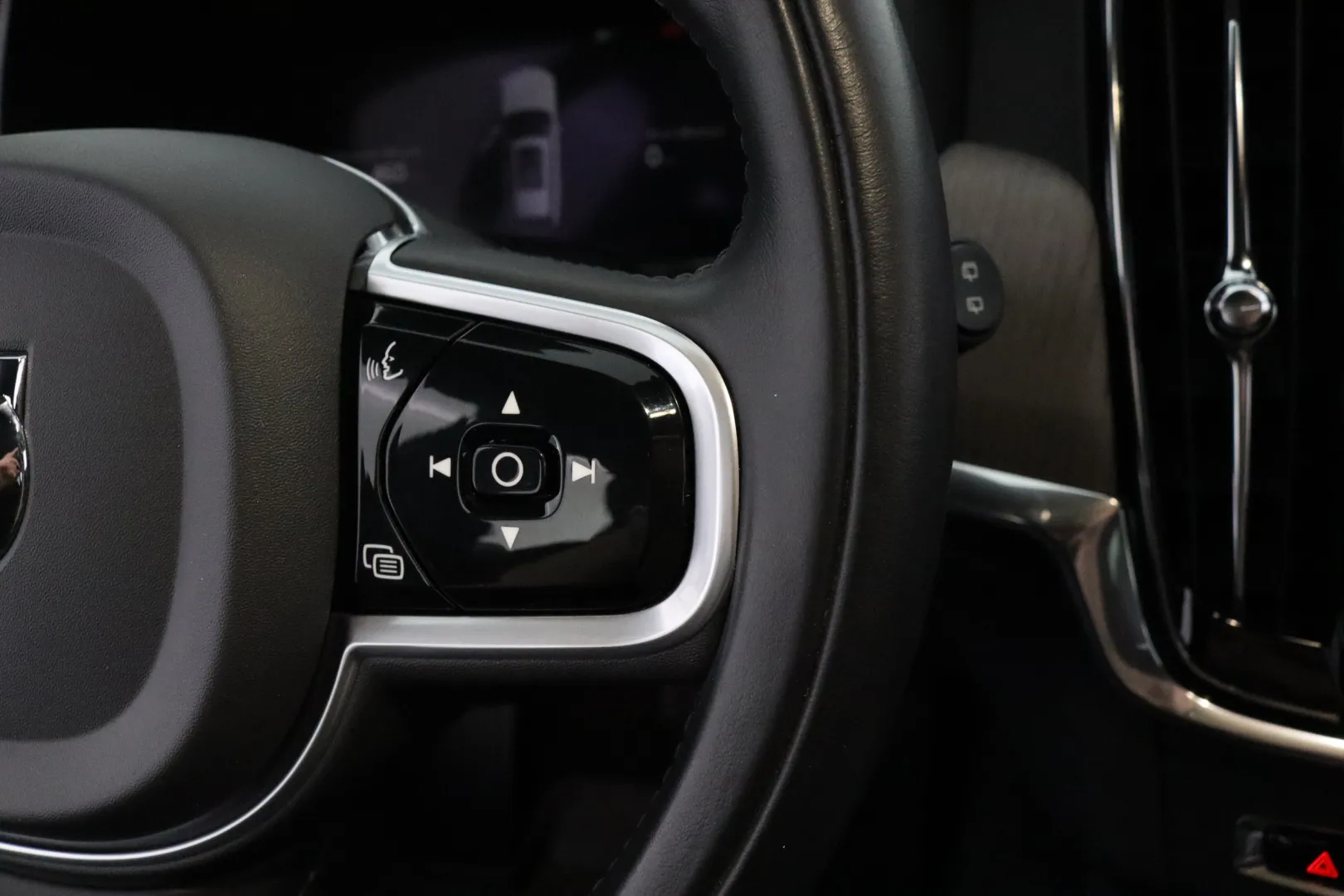 VOLVO V90 MPE-710 carousel image