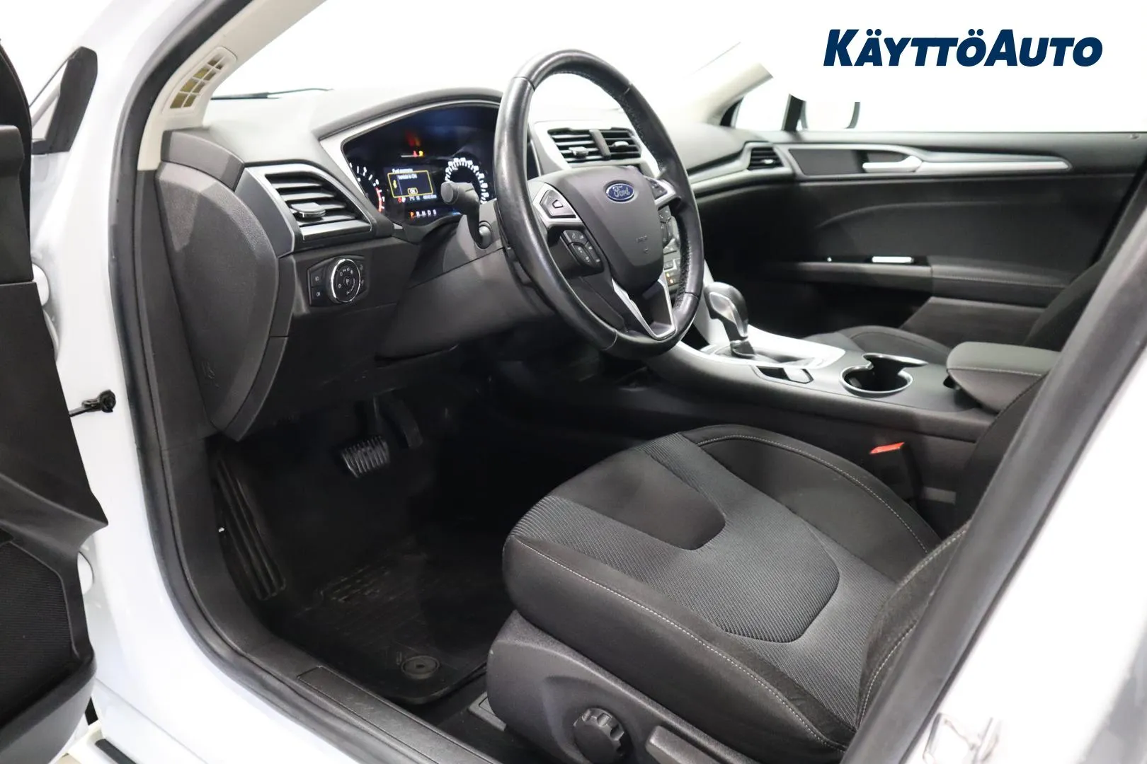 FORD Mondeo GNB-665 carousel image