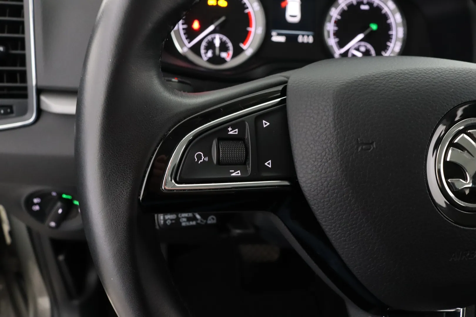 SKODA Karoq GNC-581 carousel image