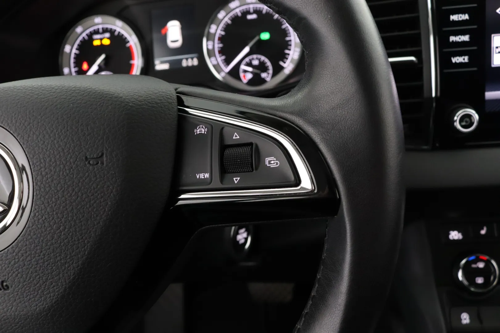SKODA Karoq GNC-581 carousel image