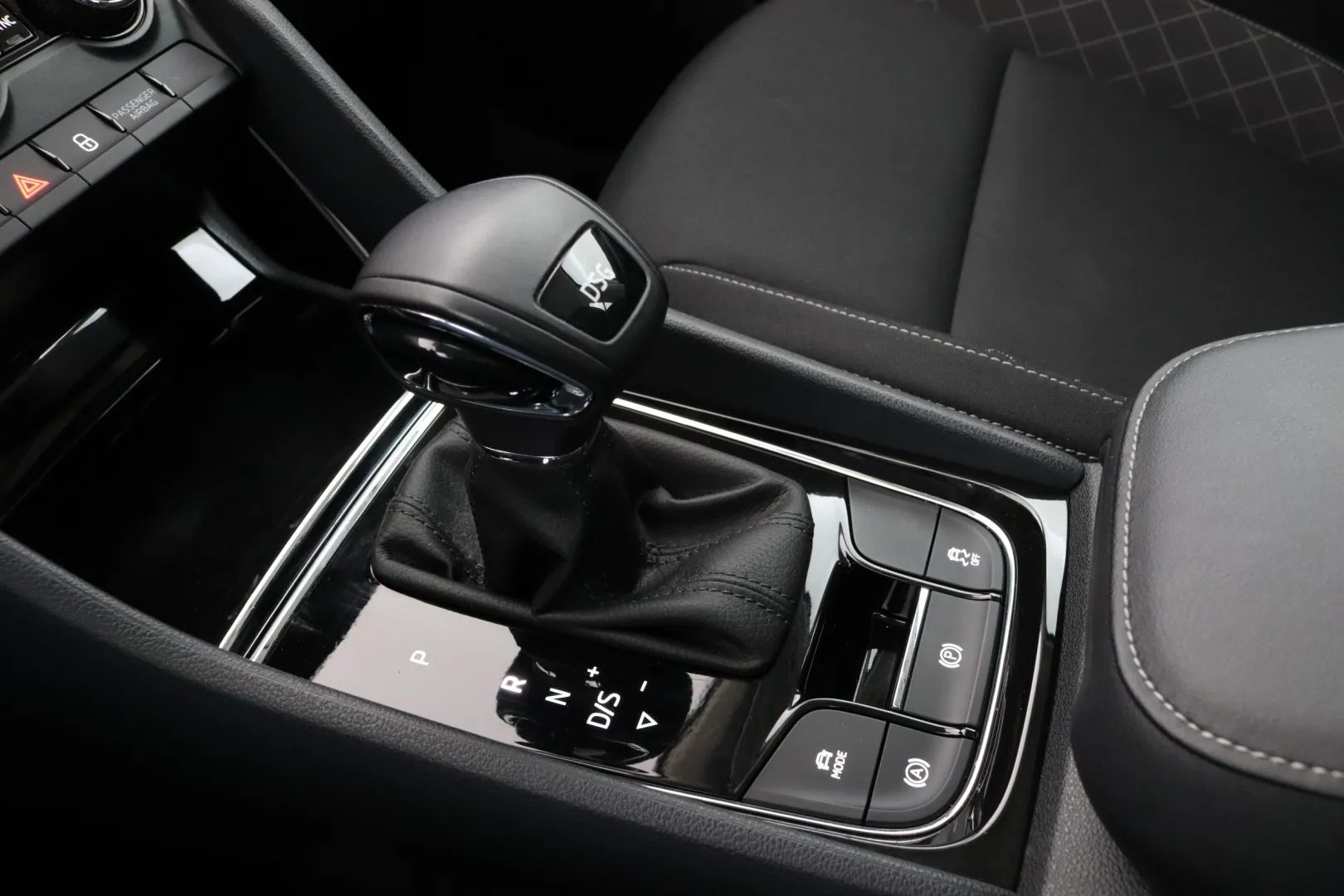 SKODA Karoq GNC-581 carousel image