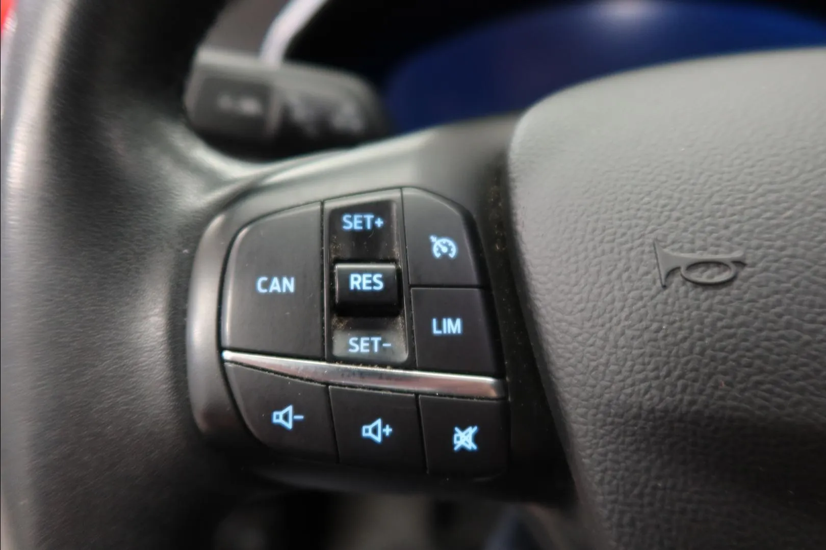 FORD Focus IZC-890 carousel image