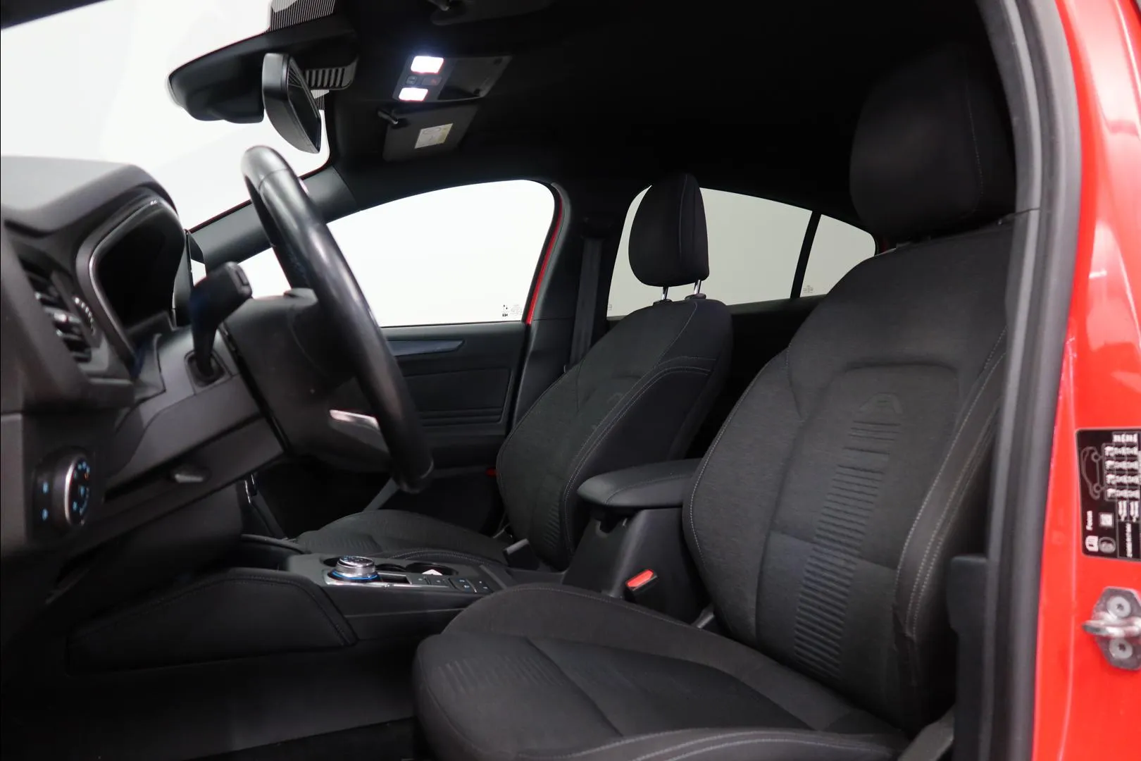 FORD Focus IZC-890 carousel image