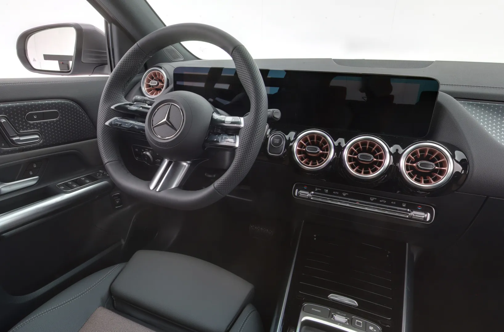Mercedes-Benz EQA GRF-428 carousel image